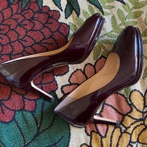3/$30 💓 UKIES Burgundy Patent Pumps